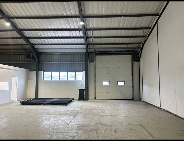 362M² WAREHOUSE TO LET IN RETREAT